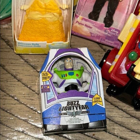 Disney Action Figures Minis with Disney Shelf 2! favorite ❤️ characters Playset - Picture 5 of 17